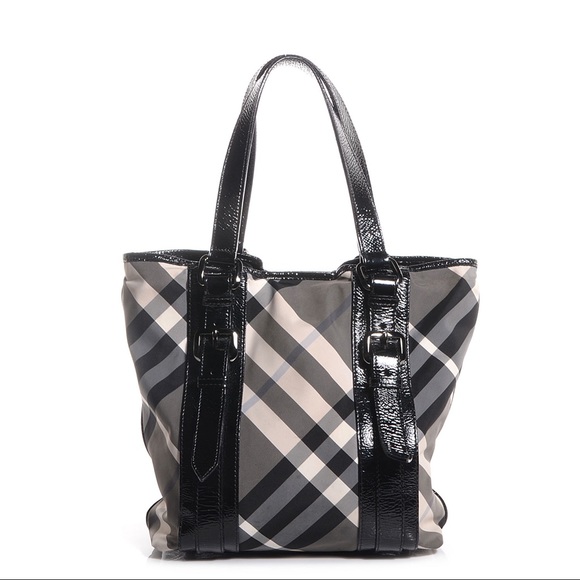 ♥️💋 BURBERRY Authentic Victoria check tote 👜 🥰 - Picture 1 of 8